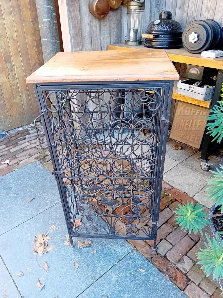 Wijnrek smeedijzer, Ophalen, Zo goed als nieuw