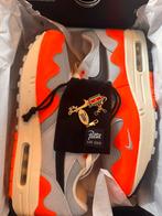 Patta x nike nike air max 1 hyper crimson 42,5 US9, Kleding | Heren, Schoenen, Ophalen of Verzenden, Nieuw, Overige kleuren, Sneakers of Gympen