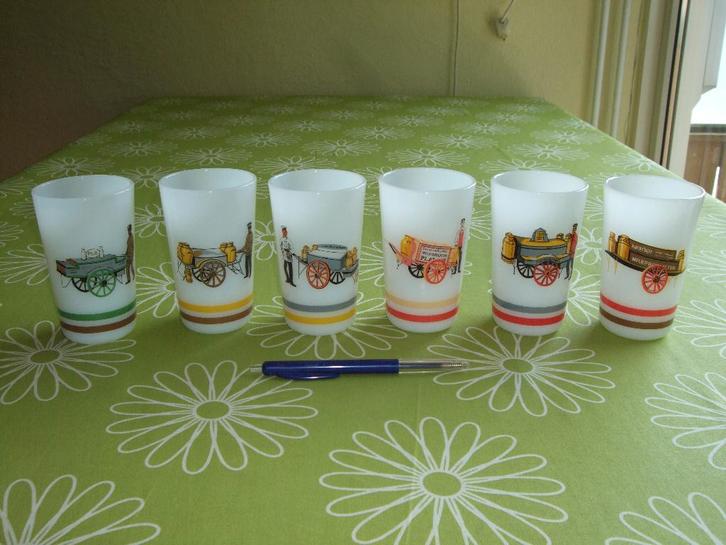 Vintage glazen met handkarren - melkglas - serie van 6 stuks, Verzamelen, Retro, Overige typen, Ophalen of Verzenden