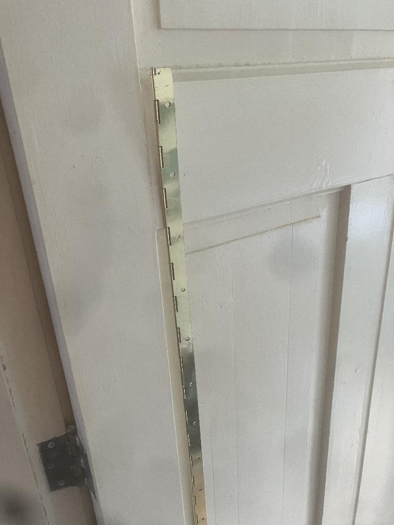 1 pianoscharnier - 1.50 meter, Ophalen of Verzenden, Zo goed als nieuw, Koper of Messing, Scharnier