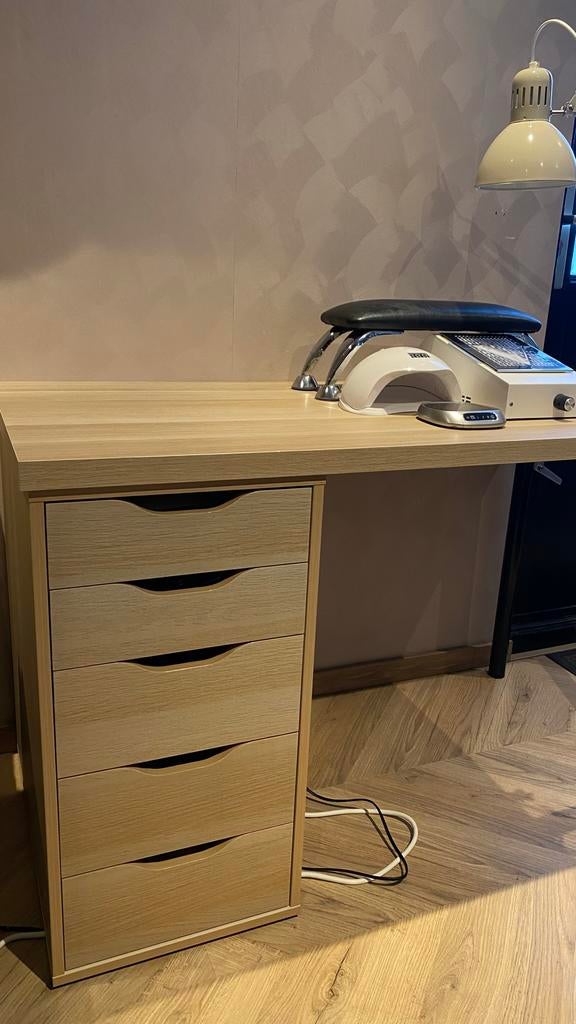 Nageltafel / bureau met accessoires te koop €85, Huis en Inrichting, Ophalen, Gebruikt, 100 tot 150 cm, Minder dan 100 cm