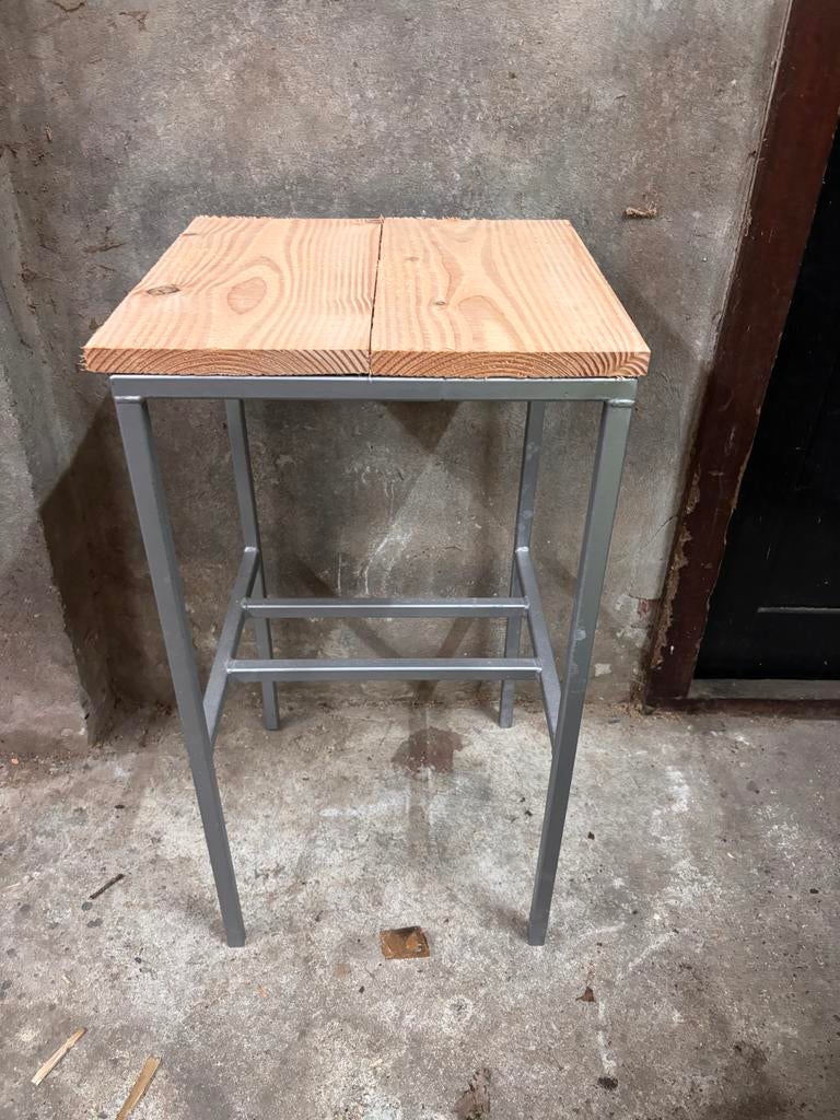 Barkruk met houten zitting en metalen onderstel, Ophalen, Gebruikt, Met voetsteun, 60 tot 90 cm