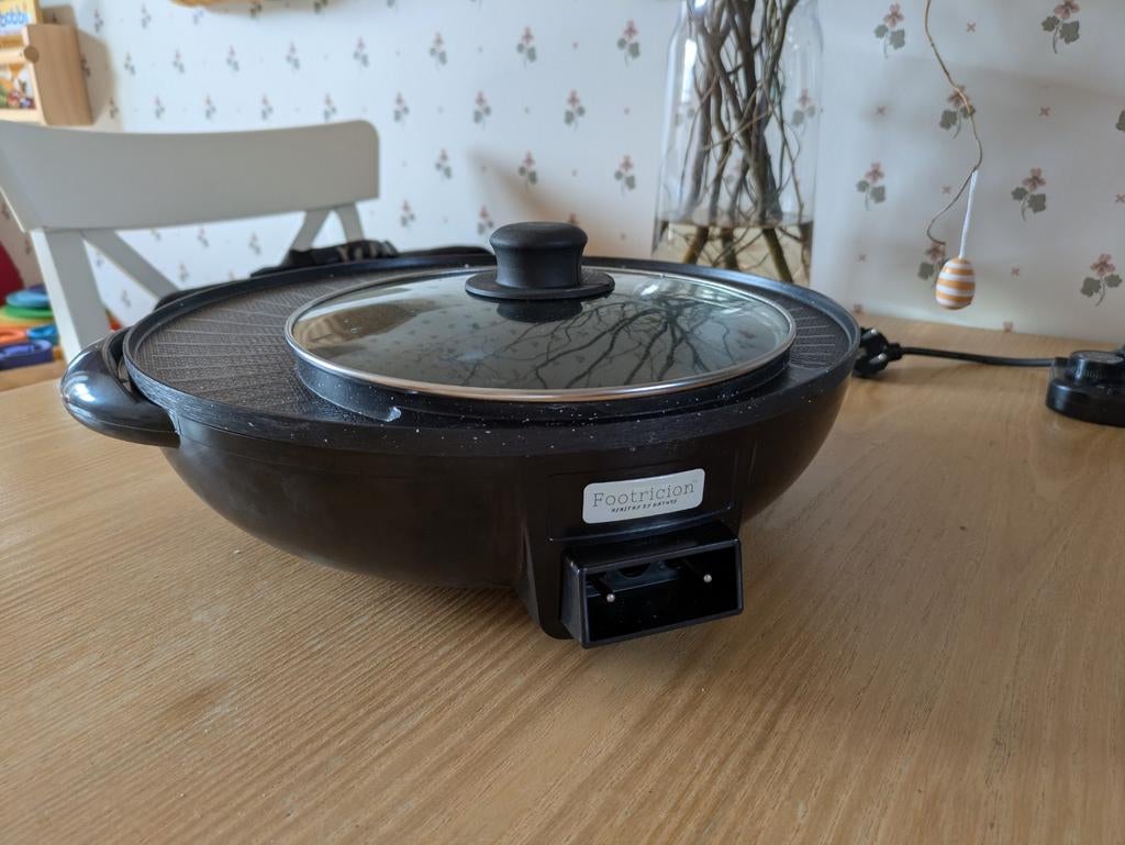2-in-1 Elektrische Grill & Hotpot (BBQ + Fondue) – ZGAN, Ophalen of Verzenden, Zo goed als nieuw, 4 t/m 7 personen