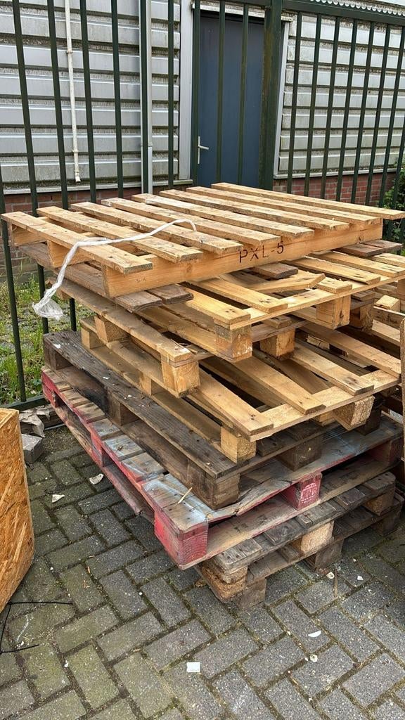 Gratis stookhout: pallets en brandhout voor vuurkorf, Gebruikt, 25 tot 50 mm, Ophalen of Verzenden, Pallet