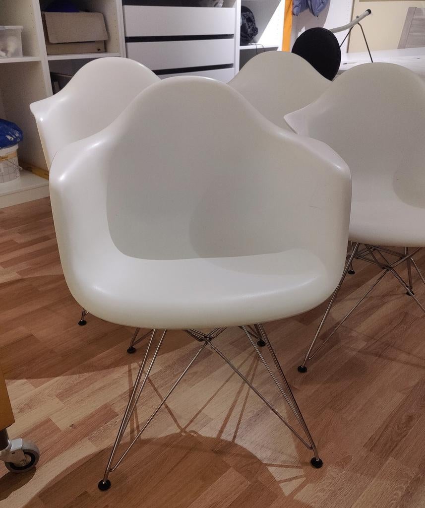 4stk. Plastic Armchair wit,  look alike., Ophalen, Gebruikt, Wit