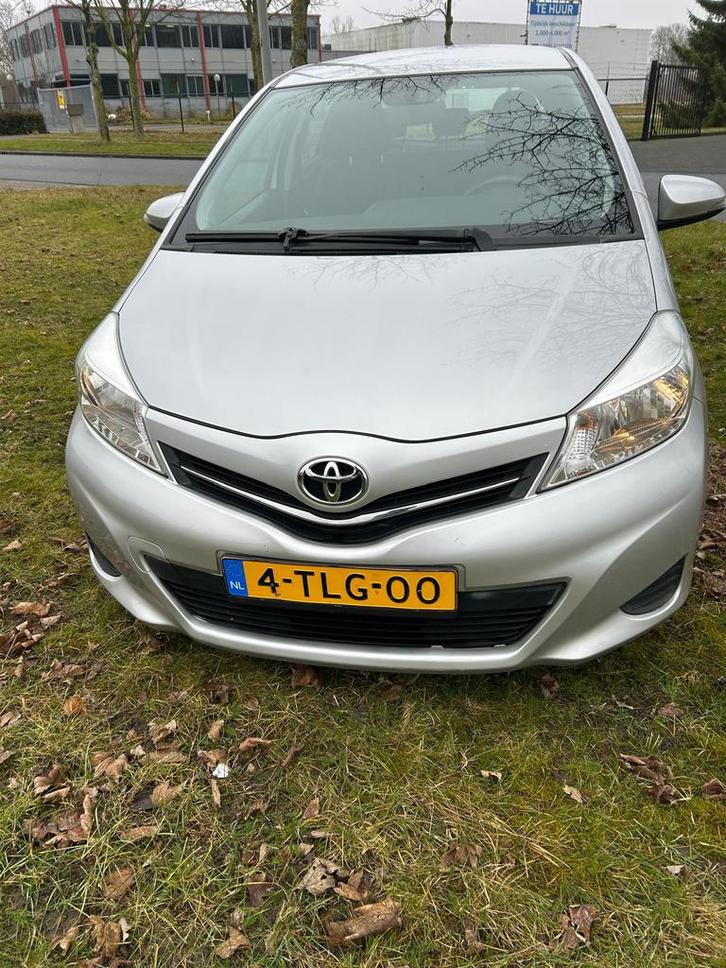Toyota Yaris 1.0 Vvt-i 5-DRS 2014 Grijs, Auto's, Toyota, Particulier, Yaris, Benzine, B, Hatchback, Handgeschakeld, Origineel Nederlands