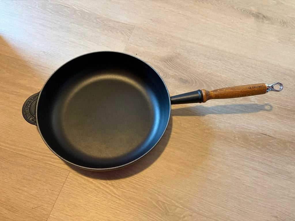 Le Creuset Hapjespan Signature 28cm, Huis en Inrichting, Keuken | Potten en Pannen, Ophalen of Verzenden, Gebruikt, Gietijzer