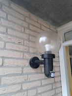 Buitenlamp met sensor - Wandlamp, Tuin en Terras, Buitenverlichting, Kunststof, Gebruikt, Minder dan 50 watt, Wandlamp