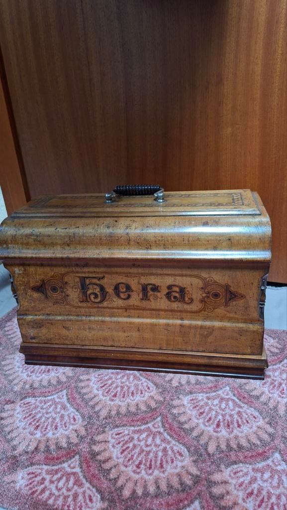 Antieke naaimachine Hera, Antiek en Kunst, Antiek | Naaimachines, Ophalen