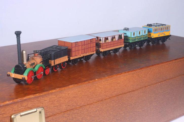 Treinset 'Saxonia', met 8 tinnenfiguren en houten ovp, LDE, Hobby en Vrije tijd, Modeltreinen | N-Spoor, Nieuw, Treinset, Gelijkstroom