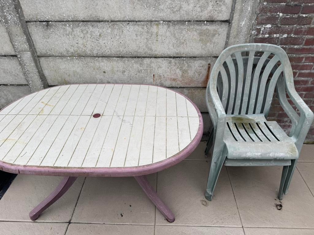 Gratis Plastic tuintafel en stoelen, Tuin en Terras, Ophalen, 4 zitplaatsen, Kunststof, Gebruikt