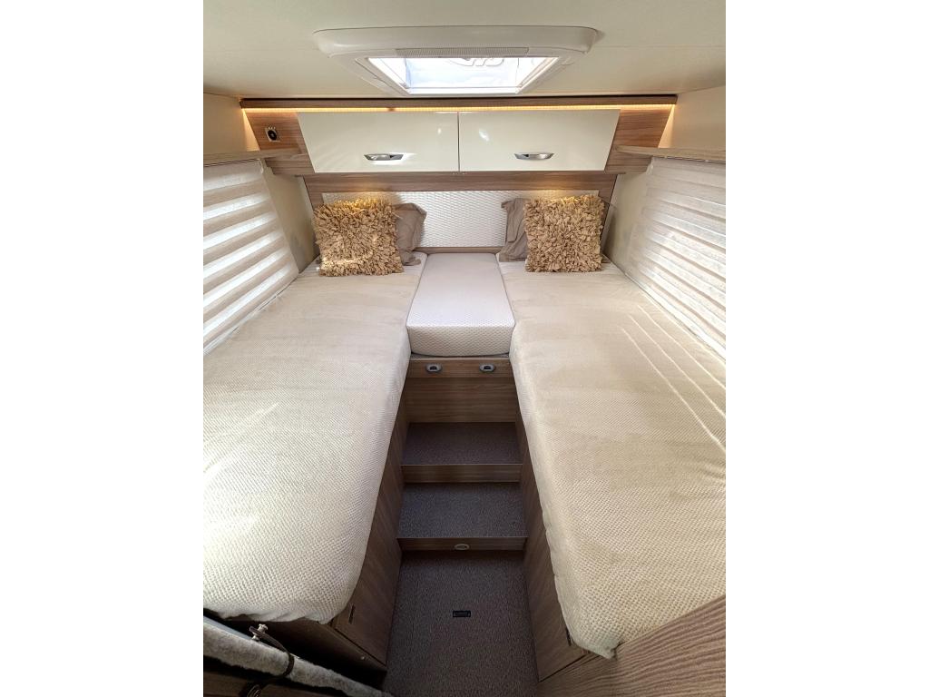 Bürstner Lyseo 727 Time Limited 9T AUT ENKELE BEDDEN HEFBED, Caravans en Kamperen, Automaat, Fiat, 7 tot 8 meter, Bedrijf