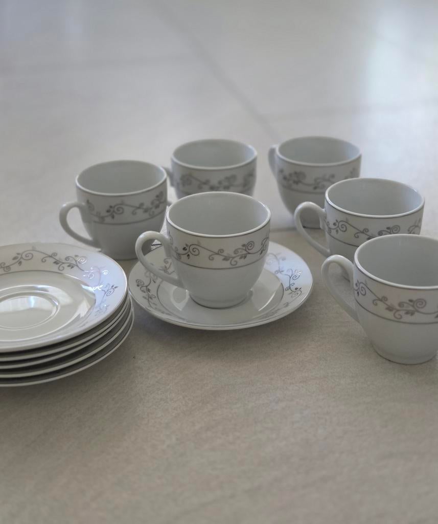 Set van 6 porseleinen kop en schotels., Ophalen