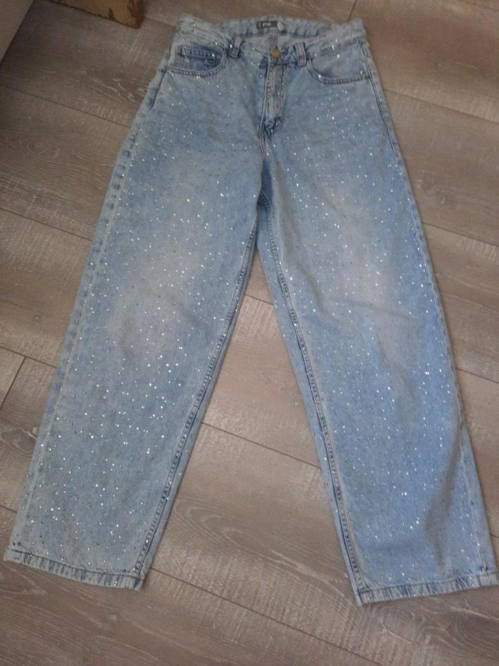 Straight jeans met rhinestones - FB Sister - Maat S, Kleding | Dames, Spijkerbroeken en Jeans, Zo goed als nieuw, Overige jeansmaten
