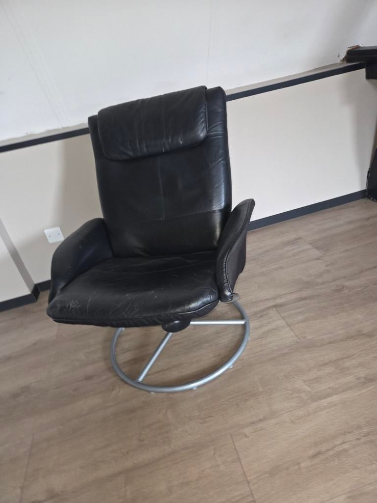 Lig / zit stoel met krukje zwart leer, Ophalen