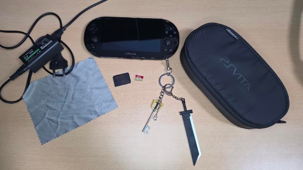 Sony PS Vita Slim Zwart + 256GB SD kaart | Zo goed als nieuw, Spelcomputers en Games, Ophalen of Verzenden, Zo goed als nieuw