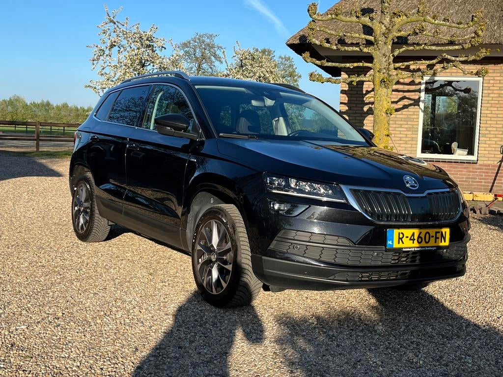 Skoda Karoq 1.0 TSI NAVI STOELVERW CARPLAY nog veel meer!, Auto's, Skoda, Voorwielaandrijving, Stof, Zwart, Zwart