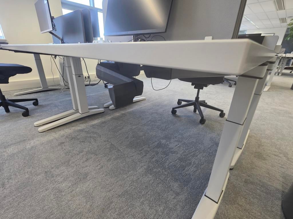 Steelcase Ology bureau 160x80, Huis en Inrichting, Bureaus, Zit-sta bureau, 160 cm, Metaal, In hoogte verstelbaar