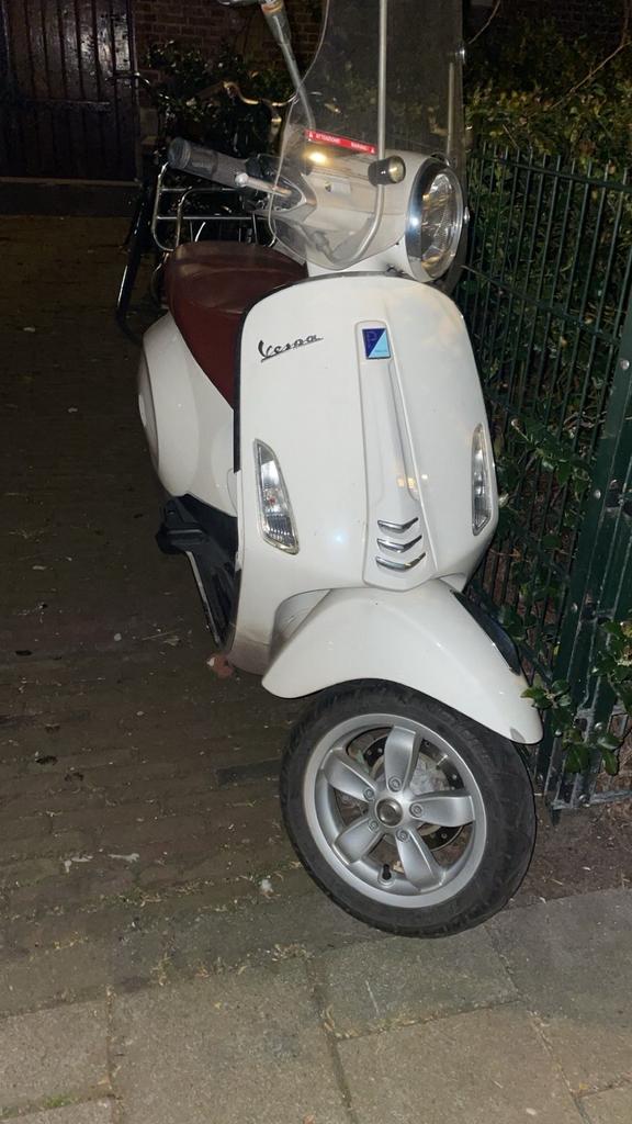 Vespa primevera 4t 50 zonder 123, Maximaal 45 km/u, Ophalen of Verzenden, Zo goed als nieuw, Benzine