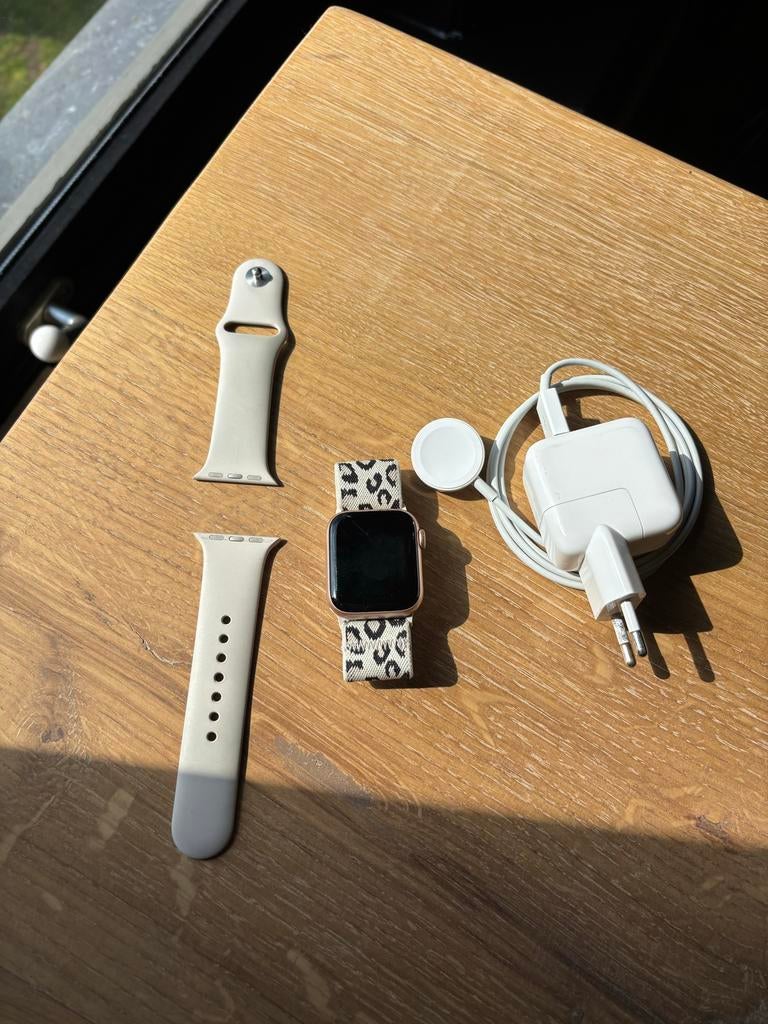 Apple watch SE 38 mm, Gebruikt, Zwart, IOS, Ophalen of Verzenden