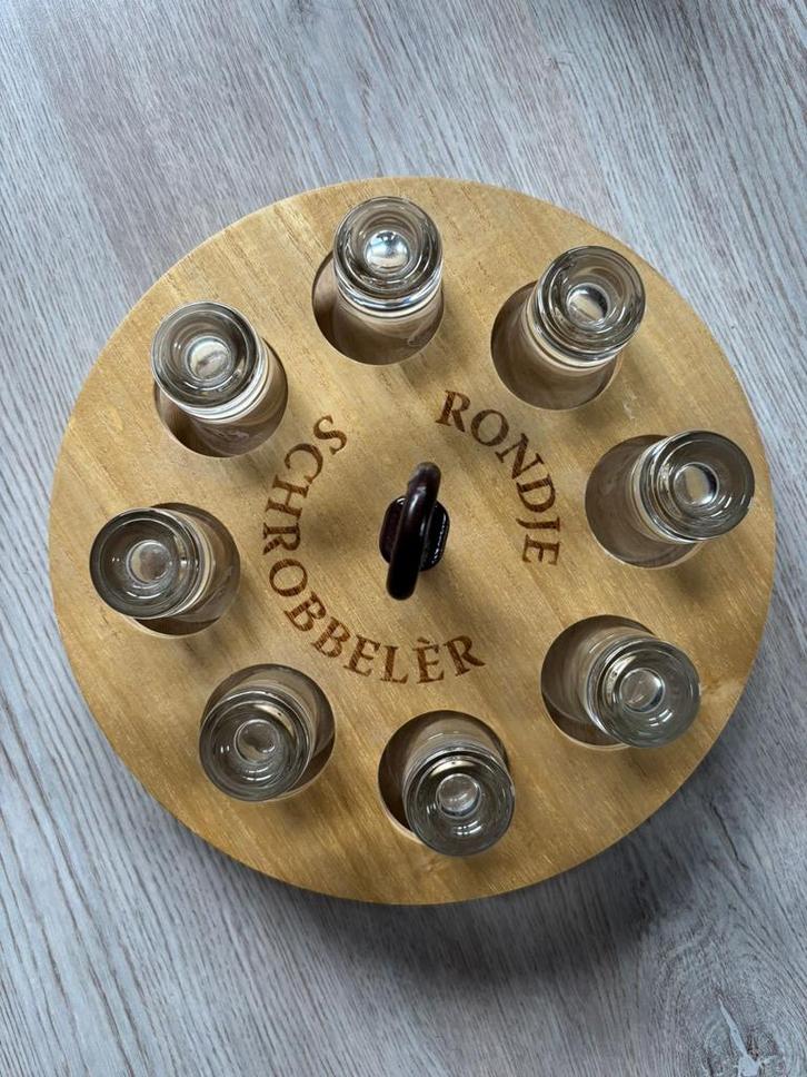 Rondje Schrobbelèr met 8 glaasjes, Verzamelen, Glas en Borrelglaasjes, Zo goed als nieuw, Borrel- of Shotglas, Ophalen of Verzenden