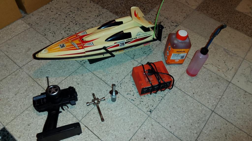 Kyosho nitro rc Speedboot, Ophalen, Gebruikt, Groter dan 1:32