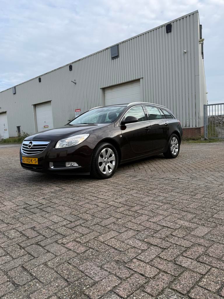 Opel Insignia 1.6 Turbo 132KW Sports Tourer 2012 Bruin, Euro 5, Stof, Navigatiesysteem, Zwart