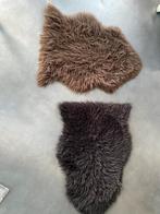 Twee schapenvachten: donkerbruin en roodbruin, Huis en Inrichting, Bruin, Zo goed als nieuw, Overige vormen, 50 tot 100 cm