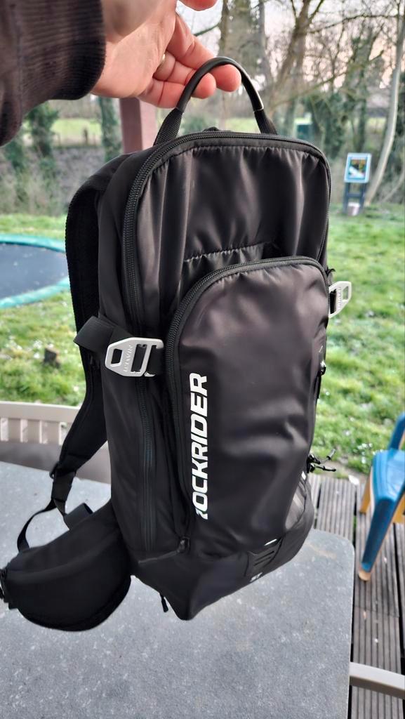 Rockrider MTB rugzak 12L met 2.5L drinkzak en regenhoes, Sieraden, Tassen en Uiterlijk, Tassen | Rugtassen, Gebruikt, Overige merken