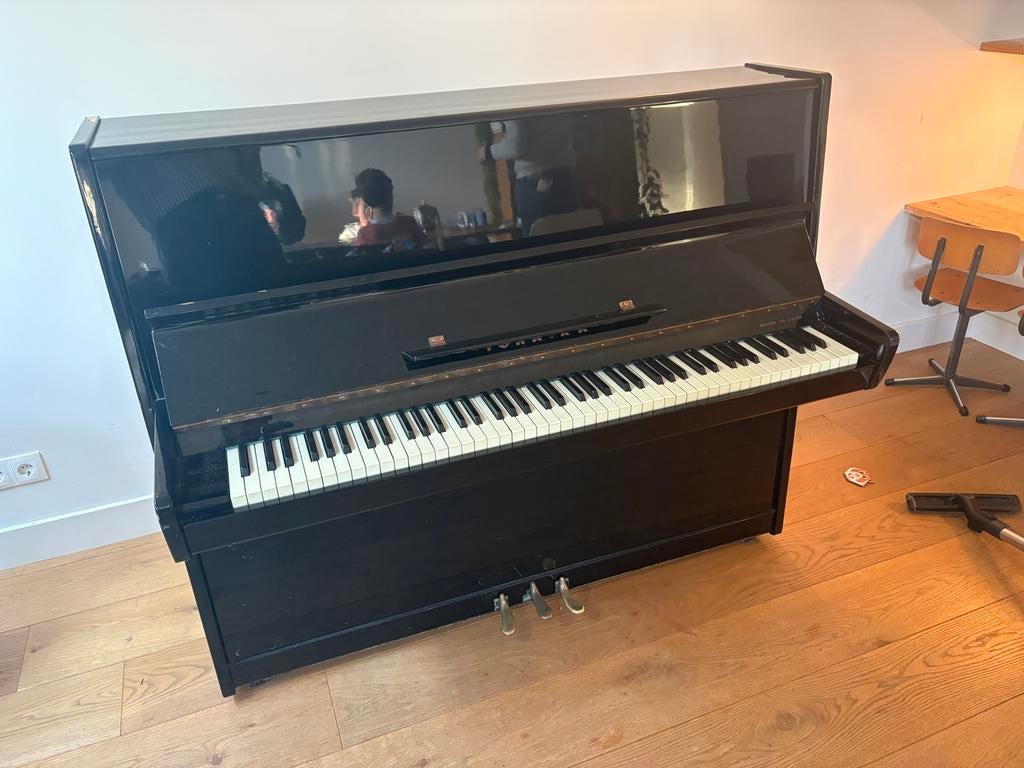 Zwarte Tchaika Piano - gratis af te halen, Muziek en Instrumenten, Piano's, Ophalen, Gebruikt, Zwart, Piano