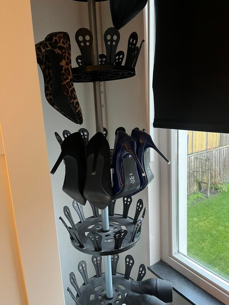 Schoenenrek/ carrousel voor 48 paar, Ophalen, Zo goed als nieuw