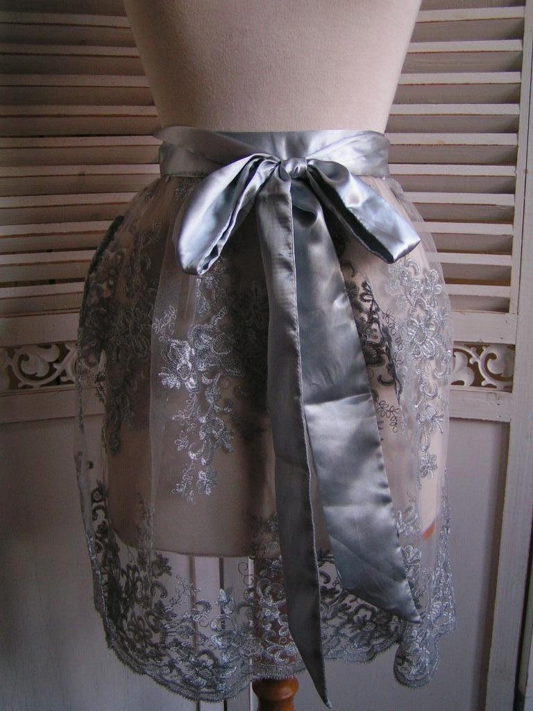 tiroler dirndl kanten schort free size nr UU 1309, Maat 38/40 (M), Carnaval, Verzenden, Zo goed als nieuw