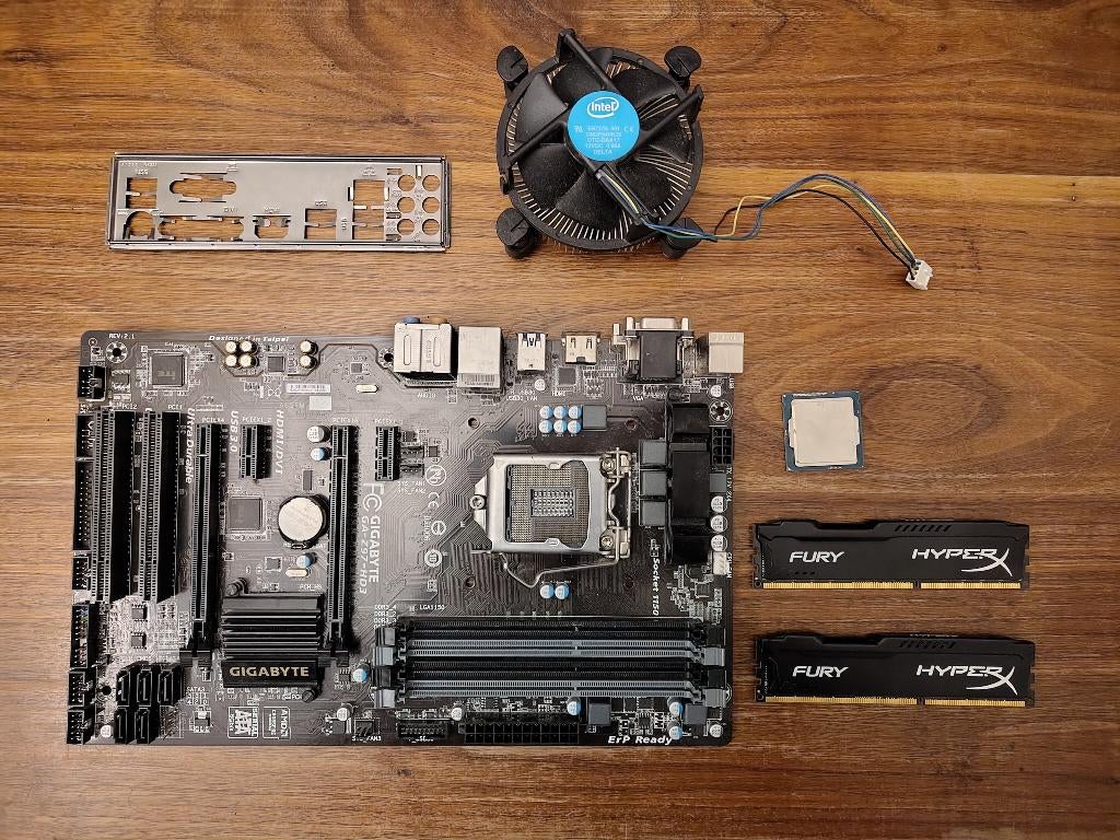 Gigabyte moederbord, Intel CPU, HyperX Fury (DDR3) RAM, Computers en Software, Moederborden, Ophalen, Gebruikt, DDR3, LGA 1150