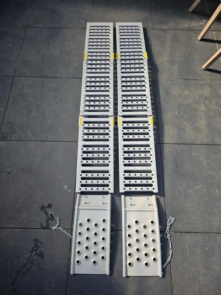 2 opvouwbare stalen oprijplaten voor diverse voertuigen., Ophalen, Zo goed als nieuw