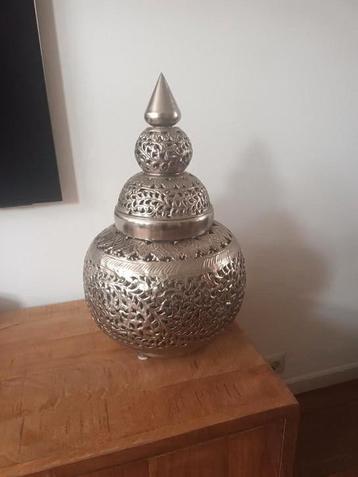 Oosterse lamp beschikbaar voor biedingen