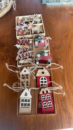 28 houten kerstboom hangertjes, auto’s huisjes rendieren, Diversen, Kerst, Ophalen of Verzenden, Zo goed als nieuw