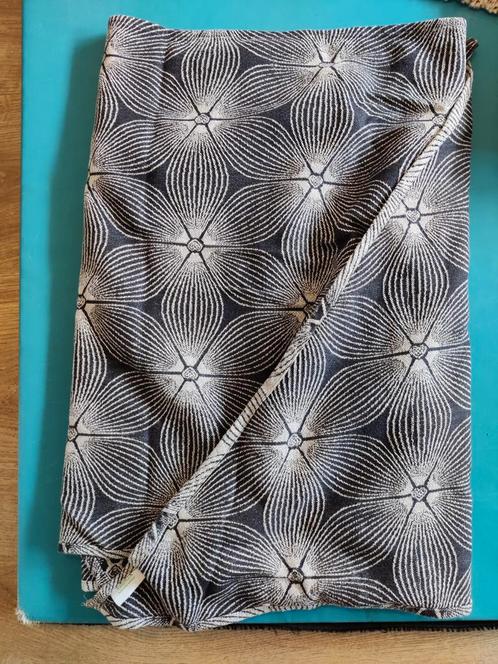 Mooie draagdoek met bloemmotief, Kinderen en Baby's, Babydragers en Draagdoeken, Zo goed als nieuw, Draagdoek, Buik, Rug of Zij