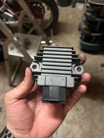 Honda NSR 125 Spanningsregelaar Nieuw beschikbaar voor biedingen