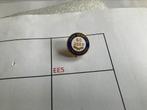 Speldje voetbal Union sportive Luxemburg 60, Verzamelen, Speldjes, Pins en Buttons, Ophalen of Verzenden, Zo goed als nieuw, Sport
