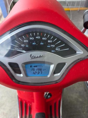 vespa primavera mat rood beschikbaar voor biedingen