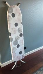 Strijkplank - In hoogte verstelbaar, Ophalen, Gebruikt, Strijkijzer met snoer