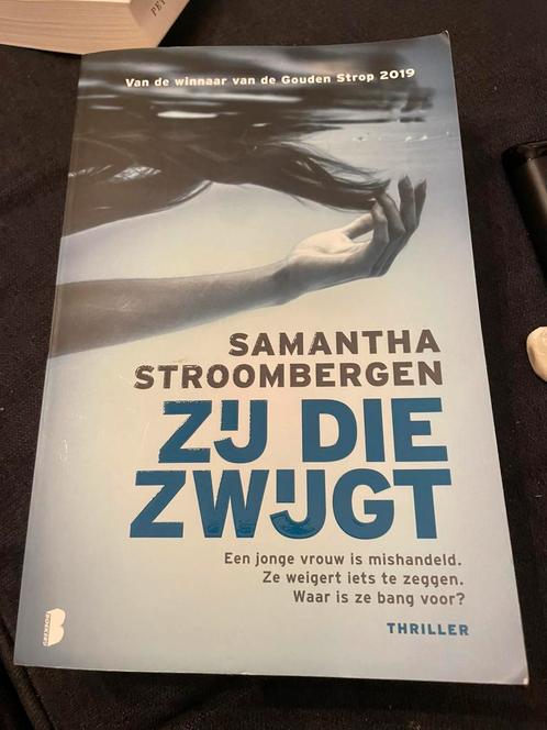 Samantha Stroombergen - Zij die zwijgt, Boeken, Thrillers, Zo goed als nieuw, Ophalen of Verzenden