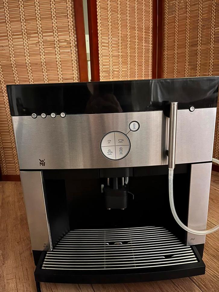 WMF koffiemachine, Witgoed en Apparatuur, Koffiezetapparaten, Niet werkend, Koffiebonen, Koffiemachine, 2 tot 4 kopjes, Afneembaar waterreservoir