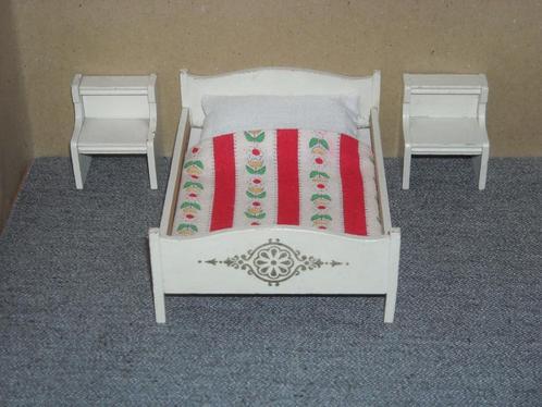 Zomerkoopje: Lundby bed en 2 nachttafeltjes, Verzamelen, Poppenhuizen en Toebehoren, Gebruikt, Ophalen of Verzenden