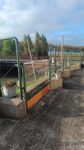 Windschermen terrasschermen ruim 20 meter beschikbaar voor biedingen