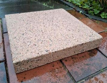24 (4 m2) Dikke betontegels 40x40 x 6 cm, geel/zandkleurig beschikbaar voor biedingen