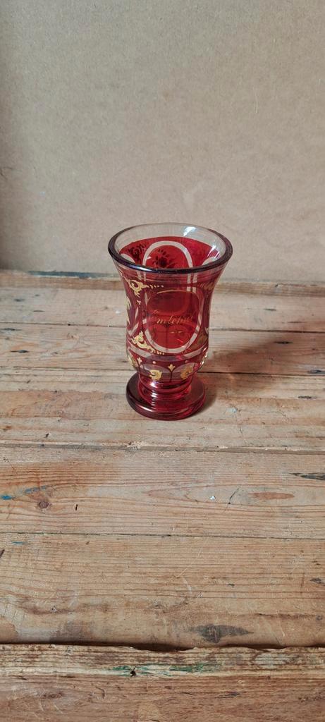 Vintage Rode glas met Gouden Decoratie, Antiek en Kunst, Antiek | Vazen, Ophalen of Verzenden