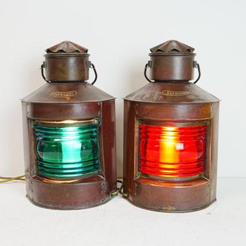 Een set scheepslampen bakboord en stuurboord.  beschikbaar voor biedingen