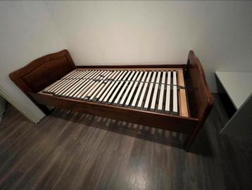 Bed met elektrische lattenbodem beschikbaar voor biedingen