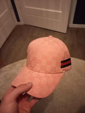 Gucci pet roze  beschikbaar voor biedingen